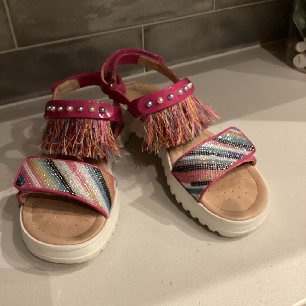 Geox Pink Patent Sandals with fringe and beads. VG to EUC